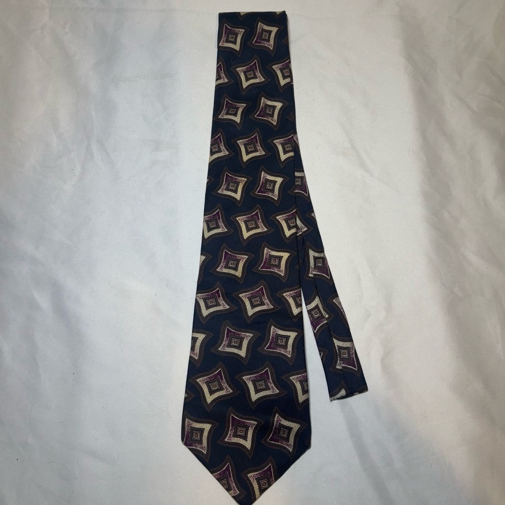 Elegant Geometric Patterned Tie